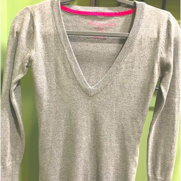 This size small made. By Aeropostale. It’s gray with hot pink trim on inside - Picture 1 of 10